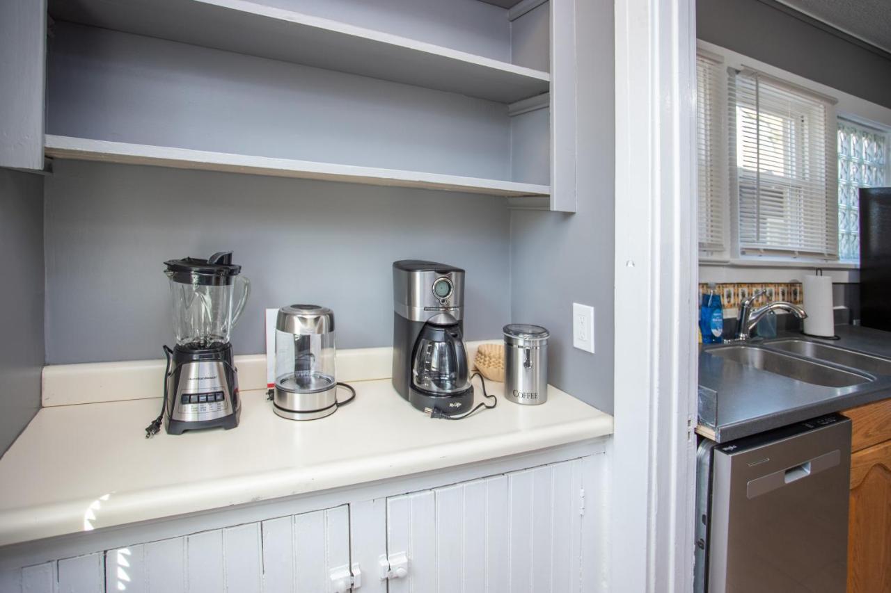 Spacious Home With In-Unit Laundry, Parking, 1Gb Wifi, & Patio Deck Рочестър Екстериор снимка
