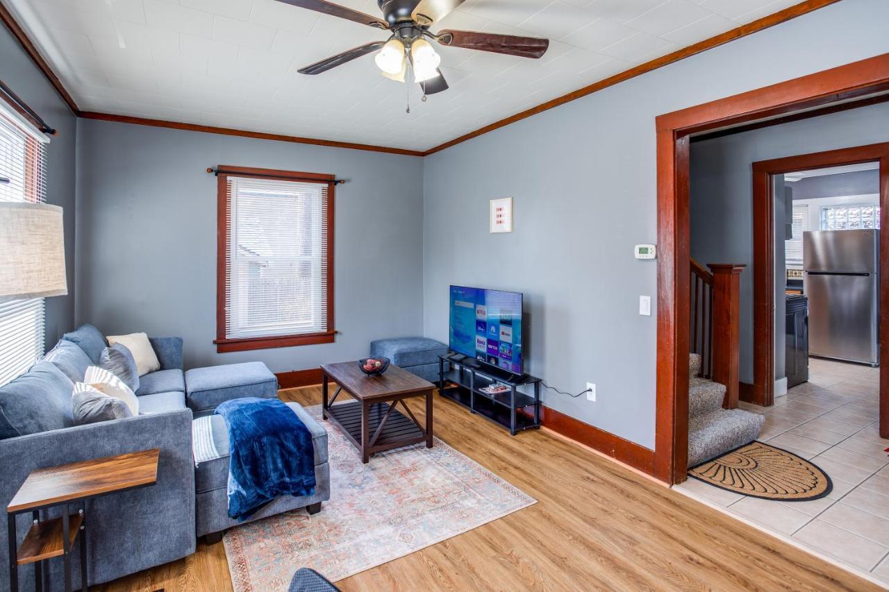 Spacious Home With In-Unit Laundry, Parking, 1Gb Wifi, & Patio Deck Рочестър Екстериор снимка