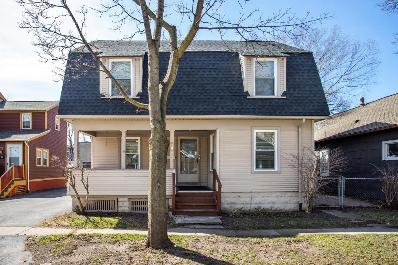 Spacious Home With In-Unit Laundry, Parking, 1Gb Wifi, & Patio Deck Рочестър Екстериор снимка