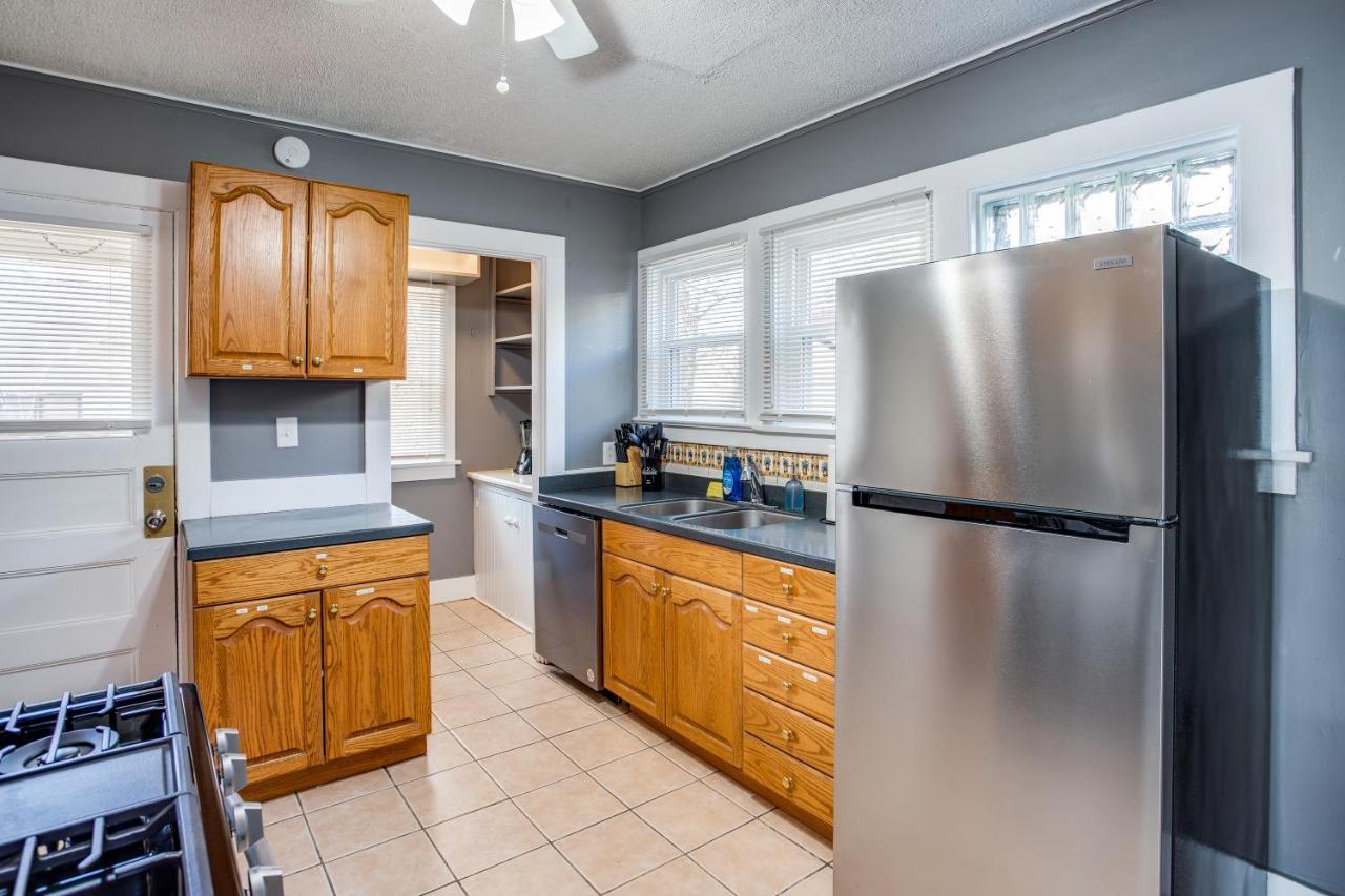 Spacious Home With In-Unit Laundry, Parking, 1Gb Wifi, & Patio Deck Рочестър Екстериор снимка