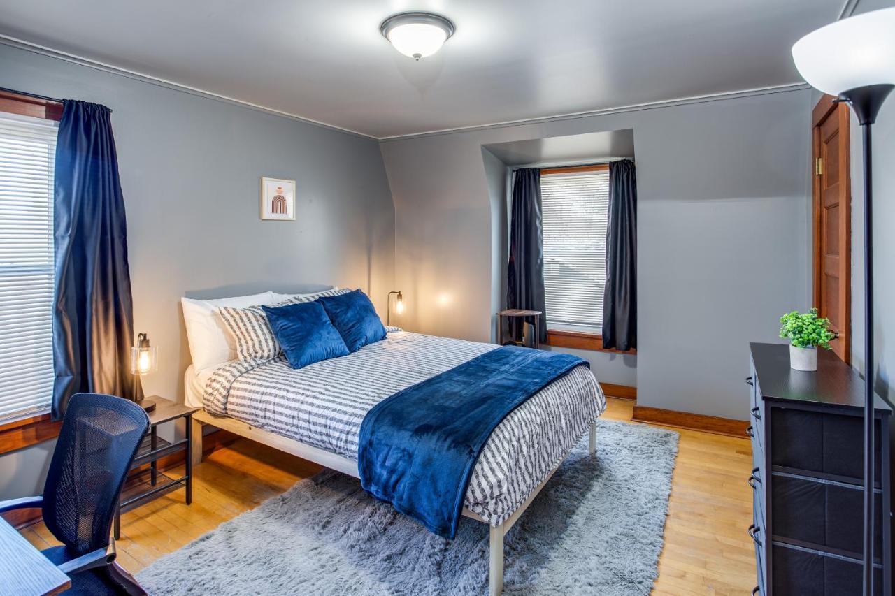 Spacious Home With In-Unit Laundry, Parking, 1Gb Wifi, & Patio Deck Рочестър Екстериор снимка